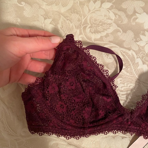 NWT Bundle (2) Victoria’s Secret 32C Lace Underwire Bras - Picture 4 of 4